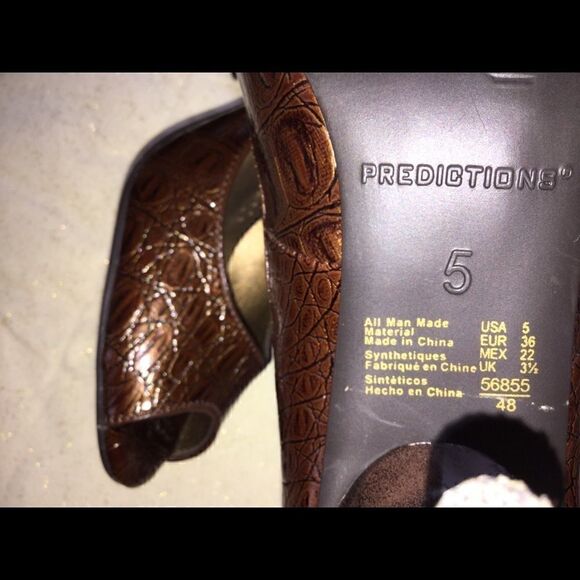 Brown short heel pumps  - Picture 7 of 7